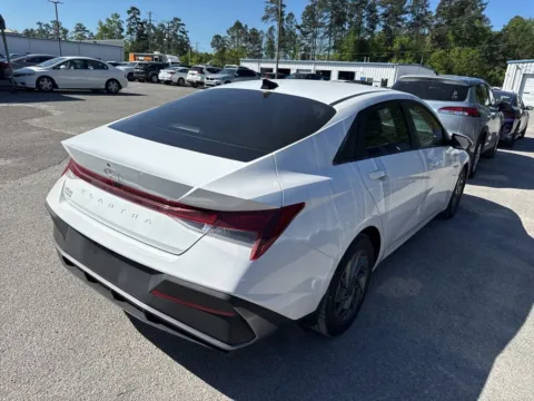 More photos of 2024 Hyundai Elantra SEL at Automaxx of the Carolinas, SC