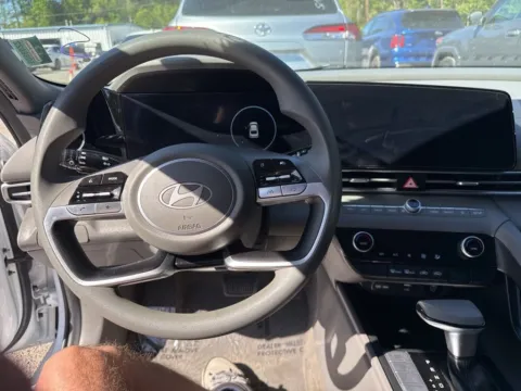 More photos of 2024 Hyundai Elantra SEL at Automaxx of the Carolinas, SC