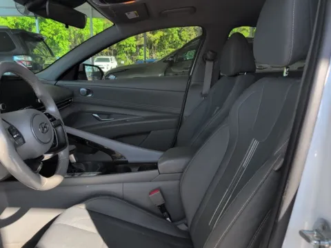 More photos of 2022 Hyundai Elantra SEL at Automaxx of the Carolinas, SC