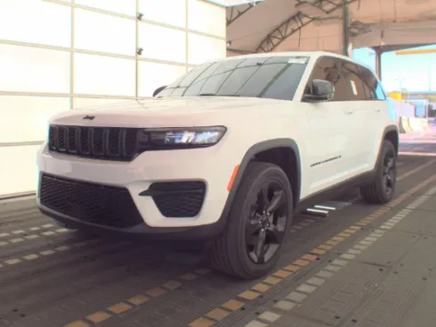 Photos of 2023 Jeep Grand Cherokee Altitude for sale in Summerville, SC at Automaxx of the Carolinas