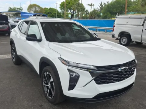 White 2025 Chevrolet Trax 1RS for sale in Summerville, SC