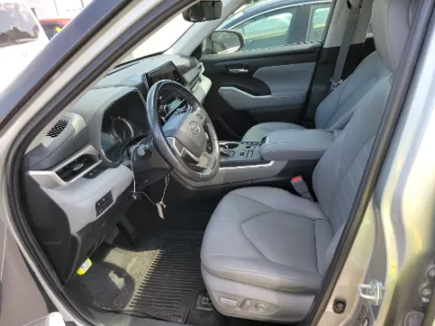 More photos of 2023 Toyota Highlander XLE at Automaxx of the Carolinas, SC
