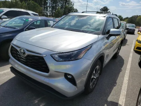 Photos of 2023 Toyota Highlander XLE for sale in Summerville, SC at Automaxx of the Carolinas