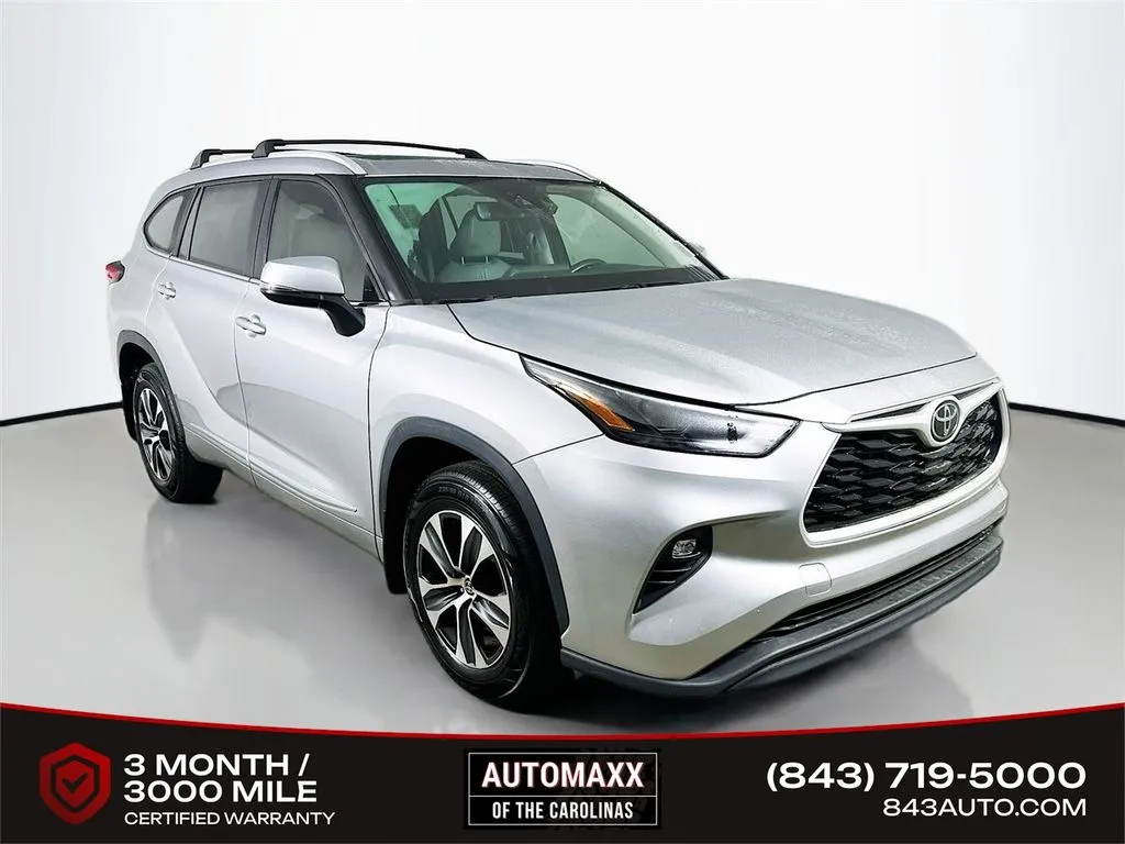 Silver 2023 Toyota Highlander XLE for sale in Summerville, SC