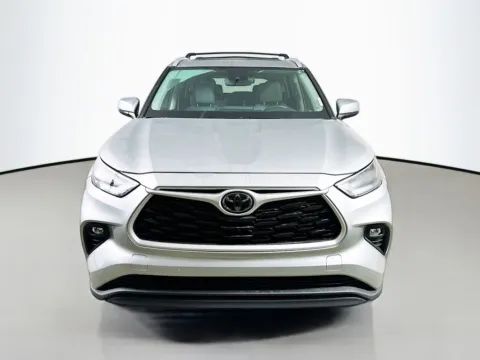 Photos of 2023 Toyota Highlander XLE for sale in Summerville, SC at Automaxx of the Carolinas