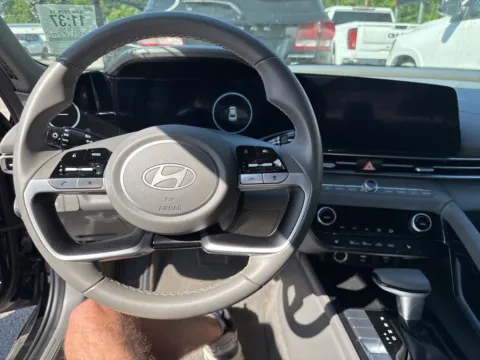 More photos of 2025 Hyundai Elantra SEL Convenience at Automaxx of the Carolinas, SC