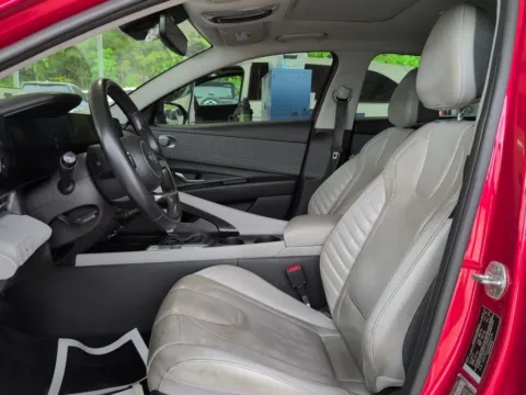 More photos of 2022 Hyundai Elantra Limited at Automaxx of the Carolinas, SC