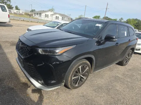 Photos of 2021 Toyota Highlander XSE for sale in Summerville, SC at Automaxx of the Carolinas