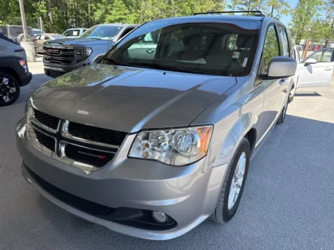 Silver 2018 Dodge Grand Caravan SXT for sale in Summerville, SC
