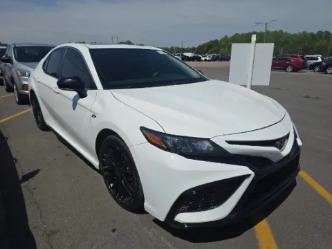 White 2022 Toyota Camry SE for sale in Summerville, SC