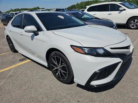 White 2023 Toyota Camry SE for sale in Summerville, SC