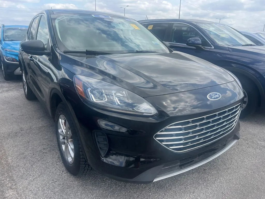 Black 2022 Ford Escape SE for sale in Summerville, SC