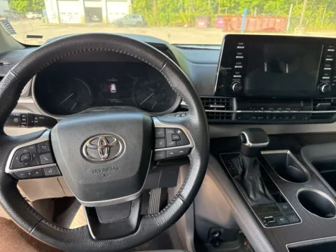 More photos of 2024 Toyota Sienna XLE at Automaxx of the Carolinas, SC