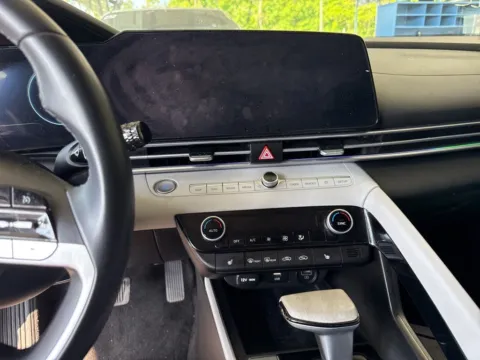 More photos of 2023 Hyundai Elantra Limited at Automaxx of the Carolinas, SC