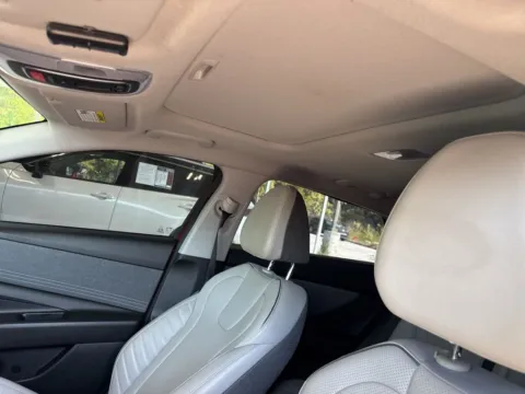 More photos of 2023 Hyundai Elantra Limited at Automaxx of the Carolinas, SC