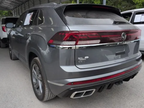 More photos of 2024 Volkswagen Atlas Cross Sport 2.0T SEL R-Line at Automaxx of the Carolinas, SC