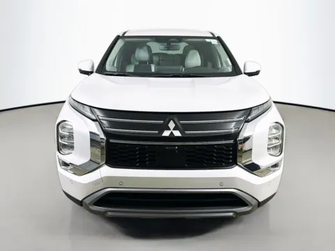 Photos of 2025 Mitsubishi Outlander SE for sale in Summerville, SC at Automaxx of the Carolinas