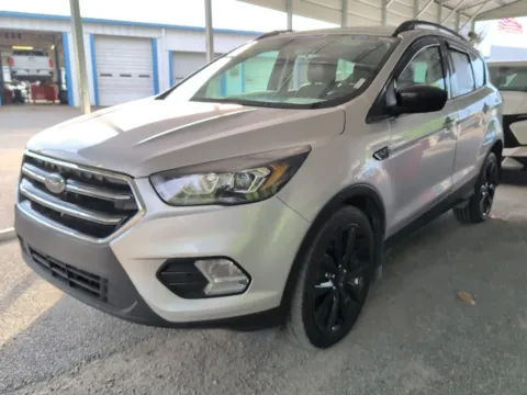 Silver 2019 Ford Escape SE for sale in Summerville, SC
