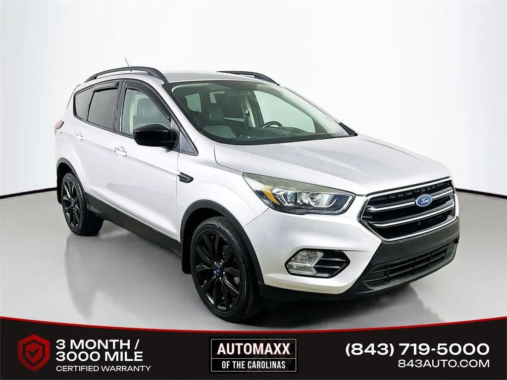 Silver 2019 Ford Escape SE for sale in Summerville, SC