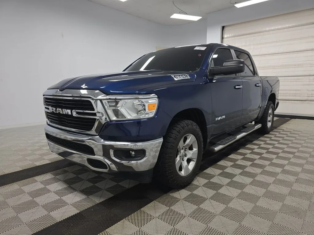 2020 RAM 1500 Big Horn/Lone Star 4x4 Crew Cab 5'7's photo