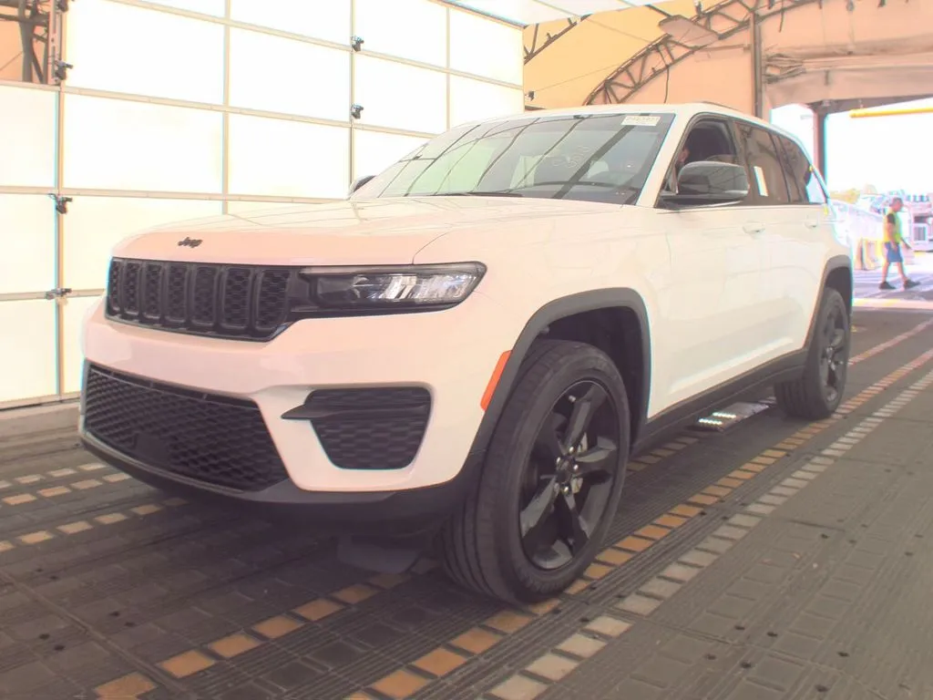 White 2024 Jeep Grand Cherokee Altitude X for sale in Summerville, SC