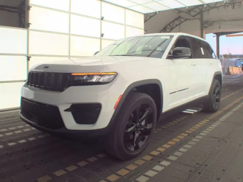 White 2023 Jeep Grand Cherokee Altitude X for sale in Summerville, SC