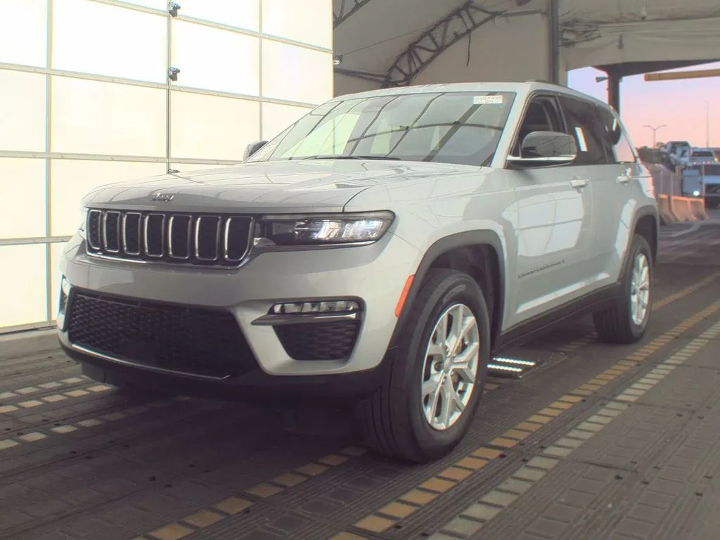 Silver 2023 Jeep Grand Cherokee Limited for sale in Summerville, SC