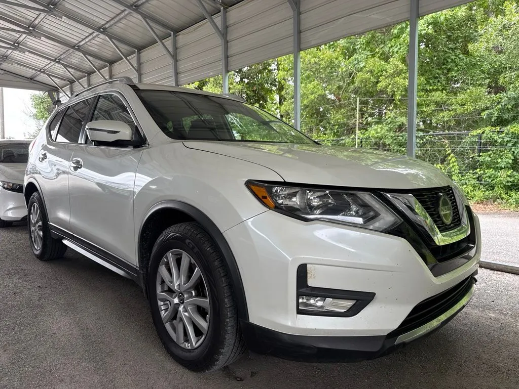 White 2018 Nissan Rogue SV for sale in Summerville, SC