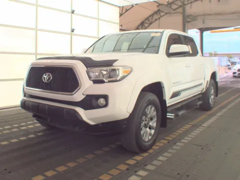 White 2017 Toyota Tacoma SR5 for sale in Summerville, SC