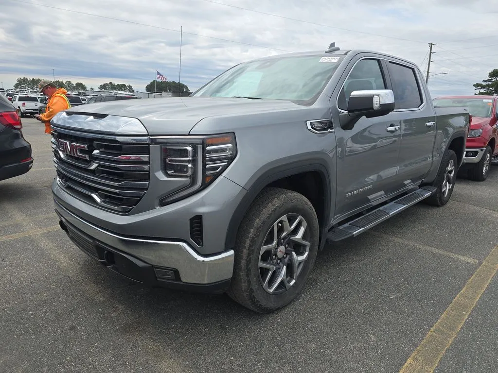 2023 GMC Sierra 4WD Crew Cab Short Box SLT's photo