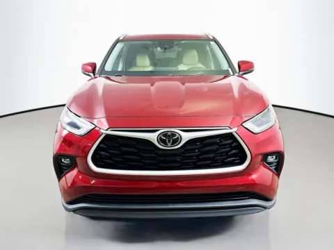 Photos of 2022 Toyota Highlander XLE for sale in Summerville, SC at Automaxx of the Carolinas
