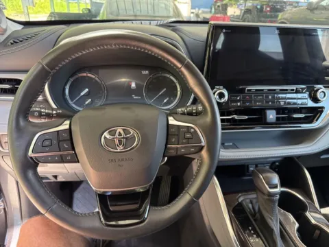 More photos of 2021 Toyota Highlander Platinum at Automaxx of the Carolinas, SC