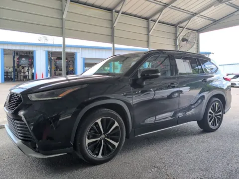 Black 2021 Toyota Highlander XSE for sale in Summerville, SC