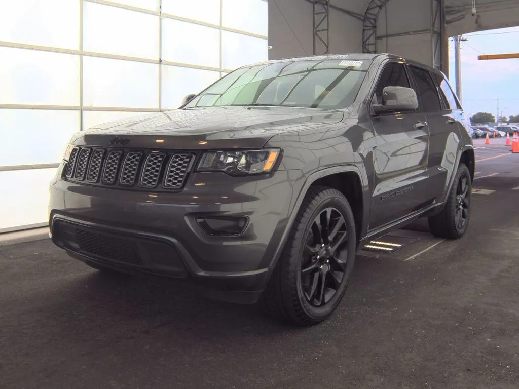 2021 Jeep Grand Cherokee Laredo X's photo