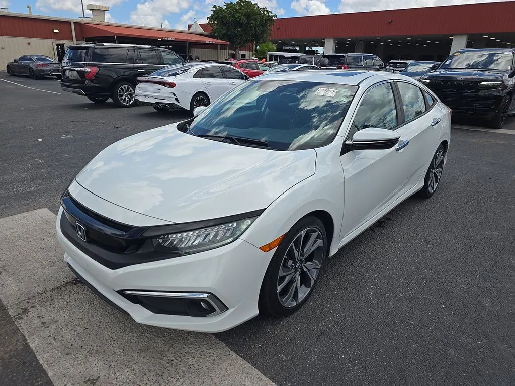 2019 Honda Civic Touring CVT's photo