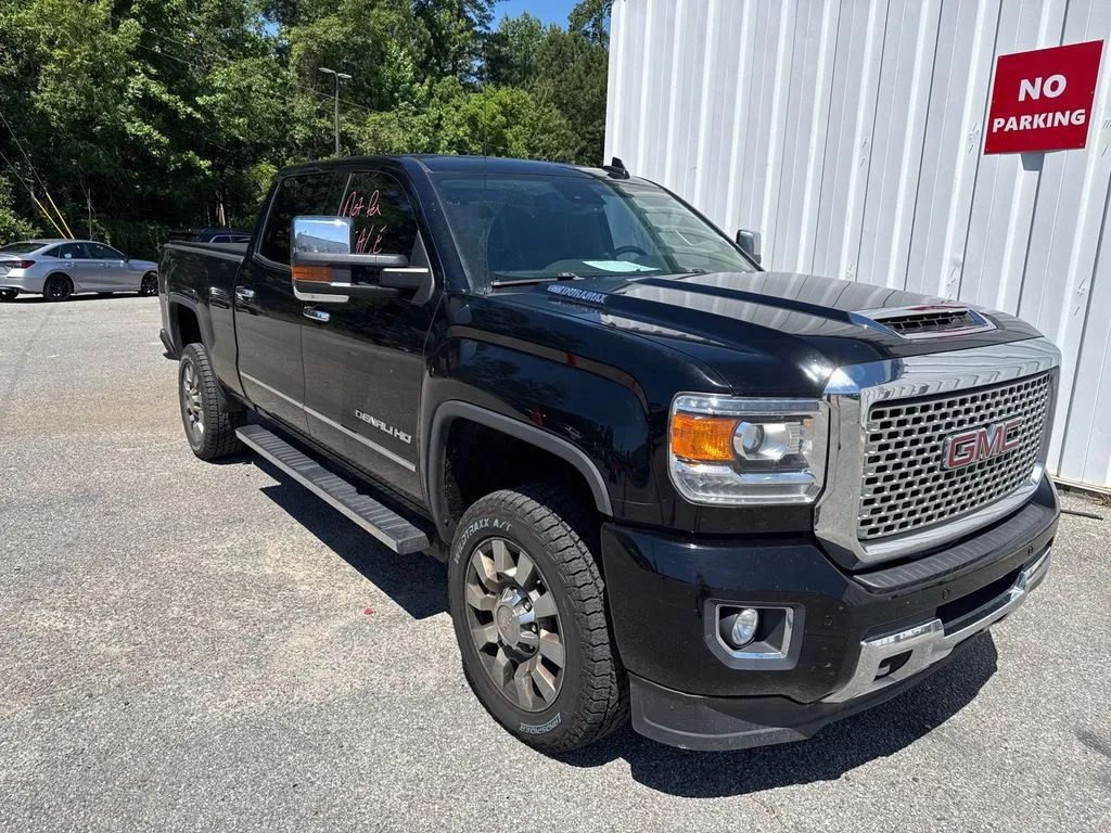 2017 GMC Sierra 4WD Crew Cab Standard Box Denali's photo