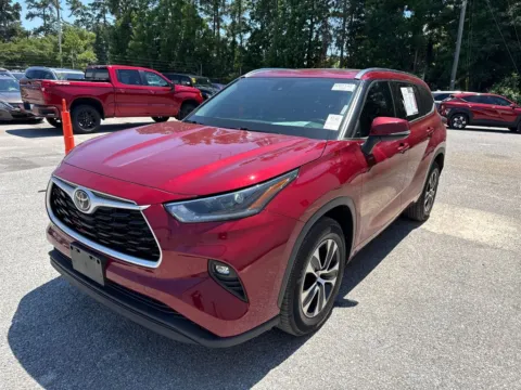 Another view of 2021 Toyota Highlander XLE for sale in Summerville, SC at Automaxx of the Carolinas