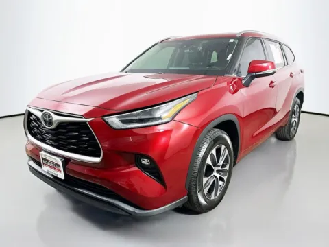 Another view of 2021 Toyota Highlander XLE for sale in Summerville, SC at Automaxx of the Carolinas