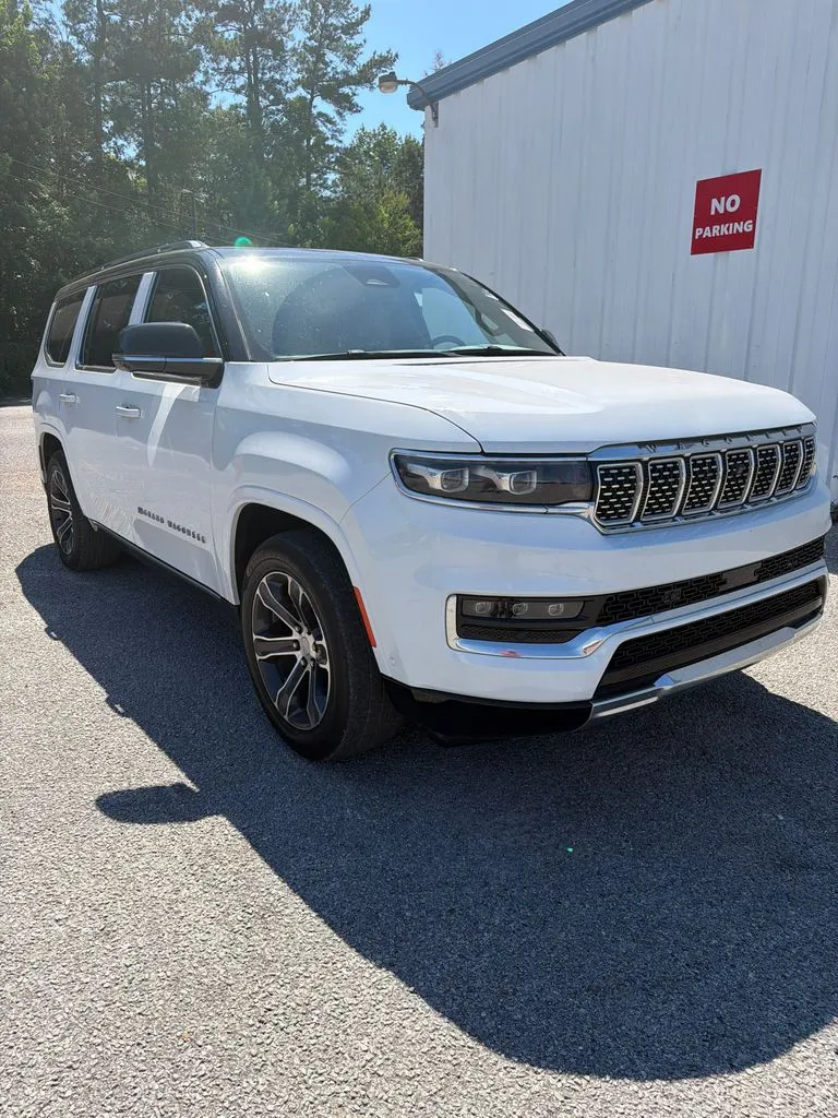2023 Jeep Grand Wagoneer Series I 4WD's photo