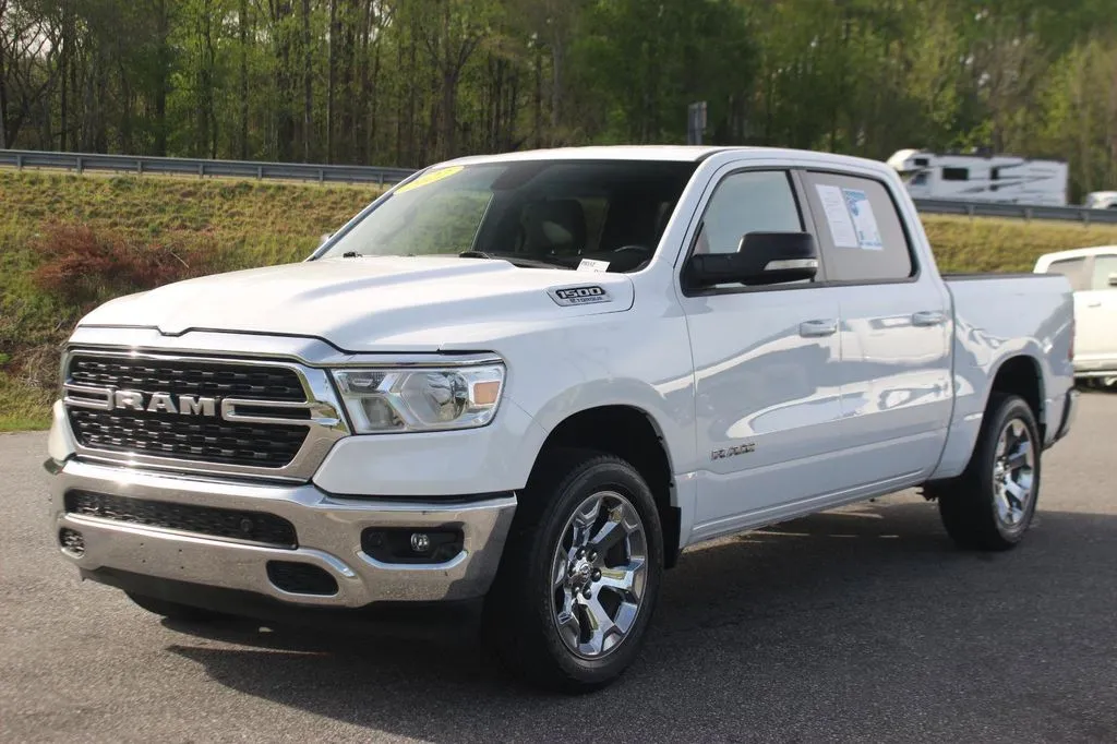 2022 RAM 1500 Big Horn/Lone Star 4x4 Crew Cab 5'7's photo