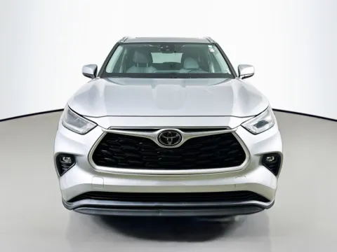 Photos of 2021 Toyota Highlander XLE for sale in Summerville, SC at Automaxx of the Carolinas