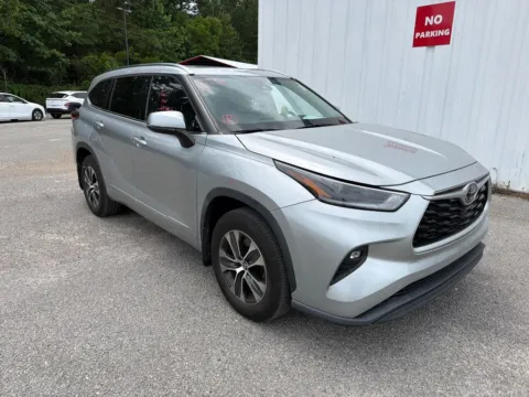 Silver 2021 Toyota Highlander XLE for sale in Summerville, SC