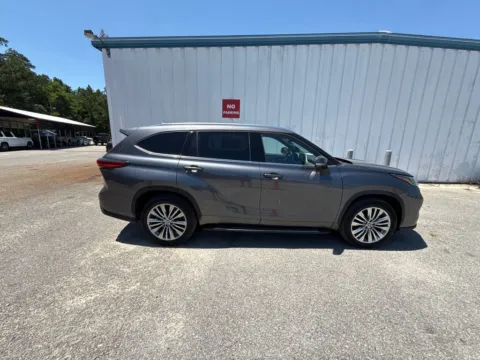 More photos of 2023 Toyota Highlander Platinum at Automaxx of the Carolinas, SC