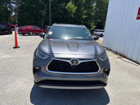 Photos of 2023 Toyota Highlander Platinum for sale in Summerville, SC at Automaxx of the Carolinas