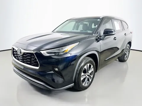 Another view of 2023 Toyota Highlander XLE for sale in Summerville, SC at Automaxx of the Carolinas