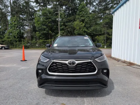 Another view of 2023 Toyota Highlander XLE for sale in Summerville, SC at Automaxx of the Carolinas