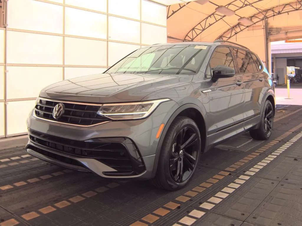 2023 Volkswagen Tiguan 2.0T SE R-Line Black 4Motion's photo