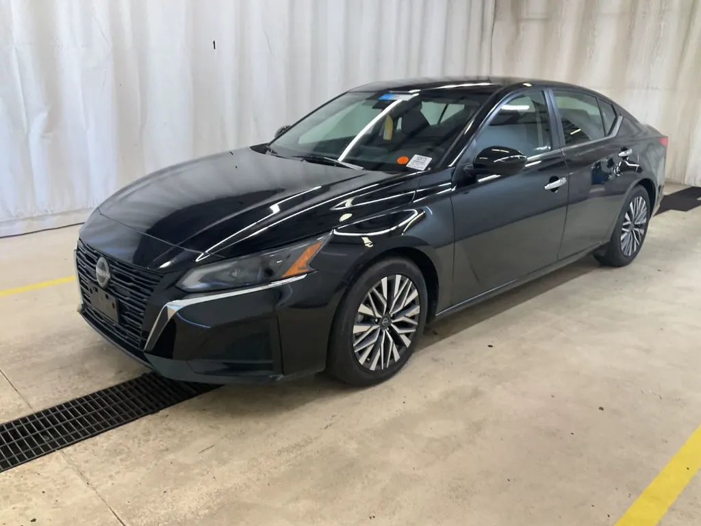 Black 2023 Nissan Altima 2.5 SV for sale in Summerville, SC