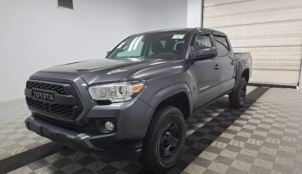 2023 Toyota Tacoma SR5 Double Cab 2WD 4-Cyl Auto Short Bed's photo