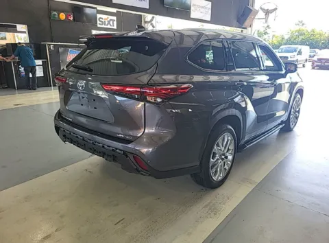 More photos of 2023 Toyota Highlander Limited at Automaxx of the Carolinas, SC